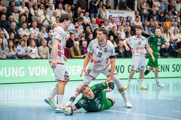 2. Handball Bundesliga; TV Hüttenberg - Eulen Ludwigshafen, 26.12.25 Frederic Stüber (Eulen Ludwigshafen, 2), Leif Haack (TV Hüttenberg, 20), Hendrik Schreiber (TV Hüttenberg, 51) 2. Handball Bundesliga; TV Hüttenberg - Eulen Ludwigshafen: Hüttenberg, 26.12.25 Copyright: xBEAUTIFULxSPORTS Roeczeyx