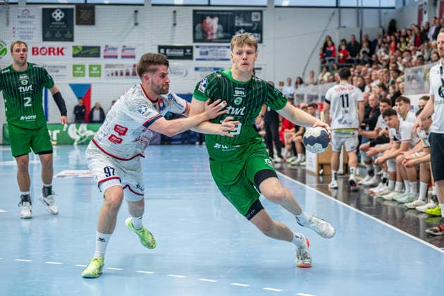 2. Handball Bundesliga; TV Hüttenberg - Eulen Ludwigshafen, 26.12.25 Tilo Müller (Eulen Ludwigshafen, 19), David Kuntscher (TV Hüttenberg, 97), Frederic Stüber (Eulen Ludwigshafen, 2) 2. Handball Bundesliga; TV Hüttenberg - Eulen Ludwigshafen: Hüttenberg, 26.12.25 Copyright: xBEAUTIFULxSPORTS Roeczeyx