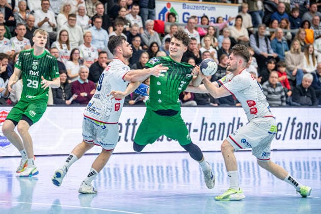 2. Handball Bundesliga; TV Hüttenberg - Eulen Ludwigshafen, 26.12.25 Finn Leun (Eulen Ludwigshafen, 37), Vit Reichl (TV Hüttenberg, 19), David Kuntscher (TV Hüttenberg, 97), Friedrich Schmitt (Eulen Ludwigshafen, 29) 2. Handball Bundesliga; TV Hüttenberg - Eulen Ludwigshafen: Hüttenberg, 26.12.25 Copyright: xBEAUTIFULxSPORTS Roeczeyx
