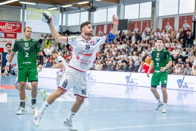 2. Handball Bundesliga; TV Hüttenberg - Eulen Ludwigshafen, 26.12.25 Vit Reichl (TV Hüttenberg, 19), Frederic Stüber (Eulen Ludwigshafen, 2), Mihailo Ili? (Eulen Ludwigshafen, 7) 2. Handball Bundesliga; TV Hüttenberg - Eulen Ludwigshafen: Hüttenberg, 26.12.25 Copyright: xBEAUTIFULxSPORTS Roeczeyx