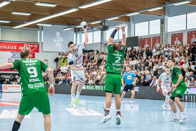2. Handball Bundesliga; TV Hüttenberg - Eulen Ludwigshafen, 26.12.25 David Kuntscher (TV Hüttenberg, 97), Frederic Stüber (Eulen Ludwigshafen, 2), Marc-Robin Eisel (Eulen Ludwigshafen, 9) 2. Handball Bundesliga; TV Hüttenberg - Eulen Ludwigshafen: Hüttenberg, 26.12.25 Copyright: xBEAUTIFULxSPORTS Roeczeyx