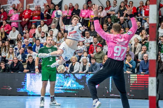 2. Handball Bundesliga; TV Hüttenberg - Eulen Ludwigshafen, 26.12.25 Phil Spandau (TV Hüttenberg, 17), Frederic Stüber (Eulen Ludwigshafen, 2), Žiga Urbi? (Eulen Ludwigshafen, 97) 2. Handball Bundesliga; TV Hüttenberg - Eulen Ludwigshafen: Hüttenberg, 26.12.25 Copyright: xBEAUTIFULxSPORTS Roeczeyx