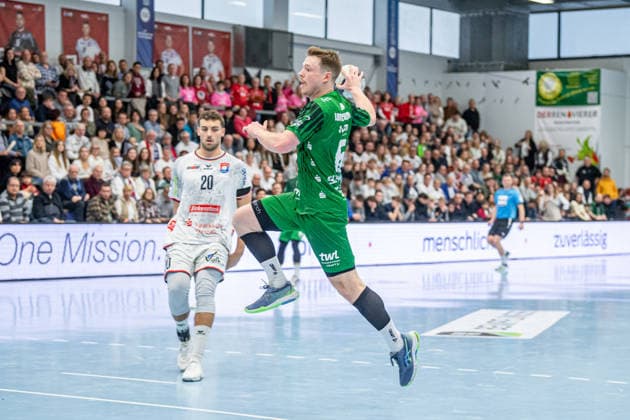 2. Handball Bundesliga; TV Hüttenberg - Eulen Ludwigshafen, 26.12.25 Mihailo Ili? (Eulen Ludwigshafen, 7) , Leif Haack (TV Hüttenberg, 20) 2. Handball Bundesliga; TV Hüttenberg - Eulen Ludwigshafen: Hüttenberg, 26.12.25 Copyright: xBEAUTIFULxSPORTS Roeczeyx