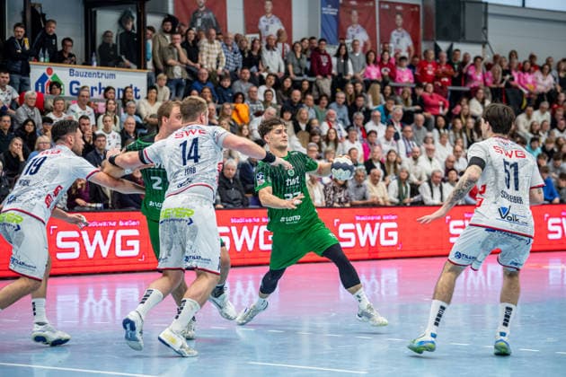 2. Handball Bundesliga; TV Hüttenberg - Eulen Ludwigshafen, 26.12.25 Finn Leun (Eulen Ludwigshafen, 37), Frederic Stüber (Eulen Ludwigshafen, 2), Moritz Zörb (TV Hüttenberg, 14), Hendrik Schreiber (TV Hüttenberg, 51), Vit Reichl (TV Hüttenberg, 19) 2. Handball Bundesliga; TV Hüttenberg - Eulen Ludwigshafen: Hüttenberg, 26.12.25 Copyright: xBEAUTIFULxSPORTS Roeczeyx