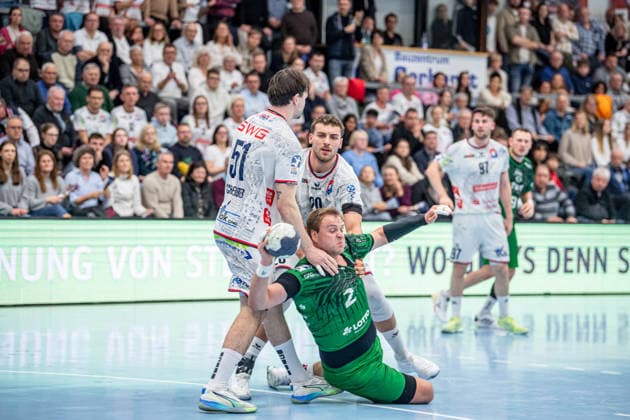 2. Handball Bundesliga; TV Hüttenberg - Eulen Ludwigshafen, 26.12.25 Frederic Stüber (Eulen Ludwigshafen, 2), Leif Haack (TV Hüttenberg, 20), Hendrik Schreiber (TV Hüttenberg, 51) 2. Handball Bundesliga; TV Hüttenberg - Eulen Ludwigshafen: Hüttenberg, 26.12.25 Copyright: xBEAUTIFULxSPORTS Roeczeyx