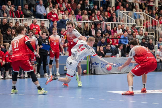 26.12.2025, Handball, Saison 2025 2026, 2. Handball Bundesliga, 17. Spieltag, TuSEM Essen - TuS Ferndorf, v. l. Tom Wolf (TuSEM Essen), Tom Jansen (TuS Ferndorf), Essen Am Hallo NRW Deutschland xRHR-FOTO DEx Copyright: DennisxEwert RHR-FOTOx RHR-FOTO DE