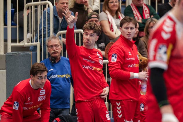 26.12.2025, Handball, Saison 2025 2026, 2. Handball Bundesliga, 17. Spieltag, TuSEM Essen - TuS Ferndorf, v. l. Tim Mast (TuSEM Essen), Valentin Clarius (TuSEM Essen), Essen Am Hallo NRW Deutschland xRHR-FOTO DEx Copyright: DennisxEwert RHR-FOTOx RHR-FOTO DE