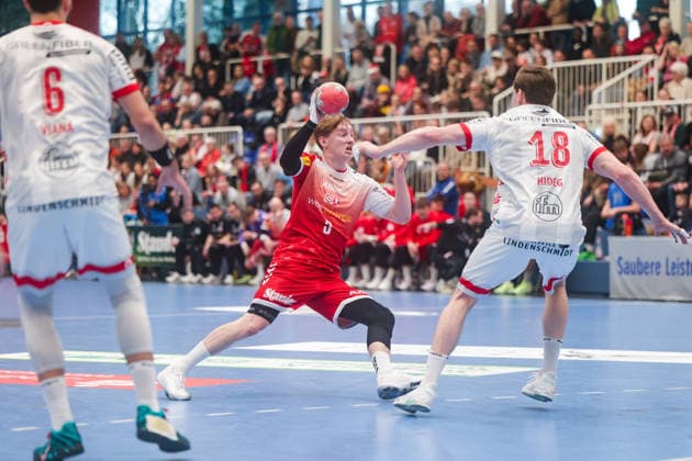 26.12.2025, Handball, Saison 2025 2026, 2. Handball Bundesliga, 17. Spieltag, TuSEM Essen - TuS Ferndorf, v. l. Valentin Willner (TuSEM Essen), Daniel Hideg (TuS Ferndorf), Essen Am Hallo NRW Deutschland xRHR-FOTO DEx Copyright: DennisxEwert RHR-FOTOx RHR-FOTO DE