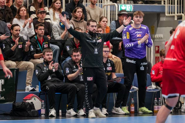 26.12.2025, Handball, Saison 2025 2026, 2. Handball Bundesliga, 17. Spieltag, TuSEM Essen - TuS Ferndorf, Trainer Kenji Hövels (TuSEM Essen), Essen Am Hallo NRW Deutschland xRHR-FOTO DEx Copyright: DennisxEwert RHR-FOTOx RHR-FOTO DE
