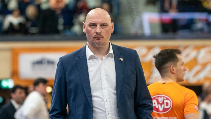 26.12.2025, Basketball, Herren, easy credit BBL, easy credit Bundesliga, BBL, Bundesliga, 12. Spieltag, Rostock Seawolves - ALBA Berlin Trainer PrzemysÅ‚aw Frasunkiewicz (Rostock Seawolves) Rostock Stadthalle Mecklenburg-Vorpommern Deutschland
