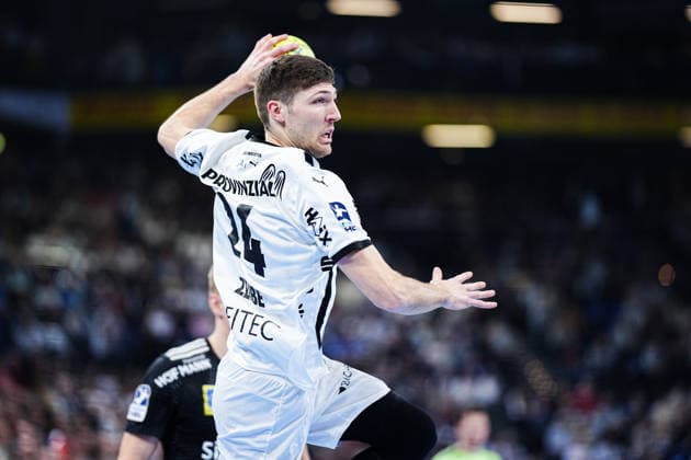 Wurf Tor Lukas Zerbe (THW Kiel, 24) GER, THW Kiel vs. HC Erlangen, Handball, 1. Bundesliga, Spieltag 19, Saison 2025 2026, 26.12.2025 GER, THW Kiel vs. HC Erlangen, Handball, 1. Bundesliga, Spieltag 19, Saison 2025 2026, 26.12.2025 Kiel Copyright: xEibner-Pressefoto MarcelxvonxFehrnx EP_MFN