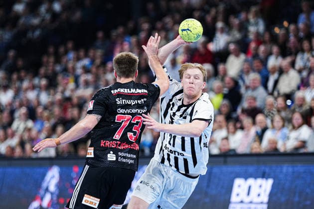 Viggo Kristjansson (HC Erlangen, 73), Eric Johansson (THW Kiel, 21) GER, THW Kiel vs. HC Erlangen, Handball, 1. Bundesliga, Spieltag 19, Saison 2025 2026, 26.12.2025 GER, THW Kiel vs. HC Erlangen, Handball, 1. Bundesliga, Spieltag 19, Saison 2025 2026, 26.12.2025 Kiel Copyright: xEibner-Pressefoto MarcelxvonxFehrnx EP_MFN