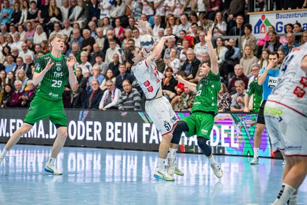 2. Handball Bundesliga; TV Hüttenberg - Eulen Ludwigshafen, 26.12.25 Hendrik Schreiber (TV Hüttenberg, 51), Finn Leun (Eulen Ludwigshafen, 37), Friedrich Schmitt (Eulen Ludwigshafen, 29) 2. Handball Bundesliga; TV Hüttenberg - Eulen Ludwigshafen: Hüttenberg, 26.12.25 Copyright: xBEAUTIFULxSPORTS Roeczeyx