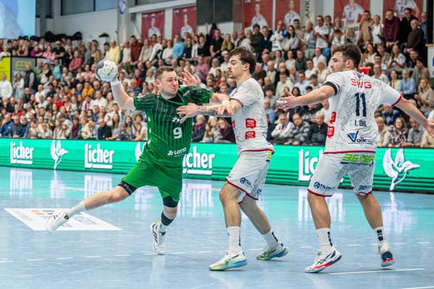 2. Handball Bundesliga; TV Hüttenberg - Eulen Ludwigshafen, 26.12.25 Marc-Robin Eisel (Eulen Ludwigshafen, 9), Hendrik Schreiber (TV Hüttenberg, 51), Lasse Ohl (TV Hüttenberg, 11) 2. Handball Bundesliga; TV Hüttenberg - Eulen Ludwigshafen: Hüttenberg, 26.12.25 Copyright: xBEAUTIFULxSPORTS Roeczeyx