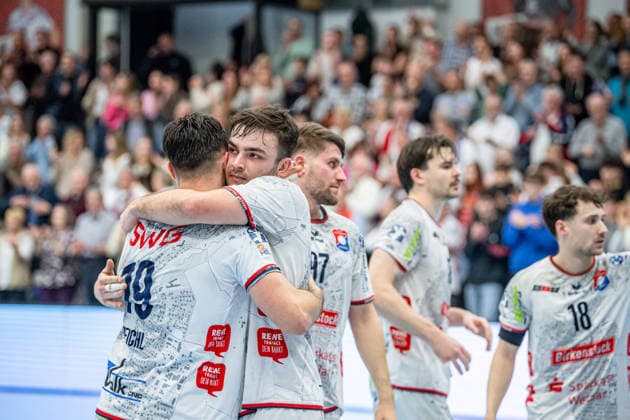 2. Handball Bundesliga; TV Hüttenberg - Eulen Ludwigshafen, 26.12.25 Lasse Ohl (TV Hüttenberg, 11), Vit Reichl (TV Hüttenberg, 19), David Kuntscher (TV Hüttenberg, 97) 2. Handball Bundesliga; TV Hüttenberg - Eulen Ludwigshafen: Hüttenberg, 26.12.25 Copyright: xBEAUTIFULxSPORTS Roeczeyx