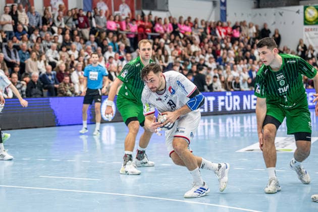 2. Handball Bundesliga; TV Hüttenberg - Eulen Ludwigshafen, 26.12.25 Vit Reichl (TV Hüttenberg, 19), Frederic Stüber (Eulen Ludwigshafen, 2), Mihailo Ili? (Eulen Ludwigshafen, 7) 2. Handball Bundesliga; TV Hüttenberg - Eulen Ludwigshafen: Hüttenberg, 26.12.25 Copyright: xBEAUTIFULxSPORTS Roeczeyx