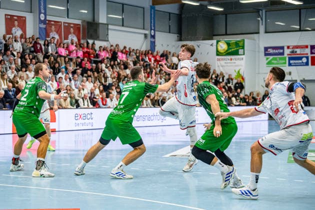 2. Handball Bundesliga; TV Hüttenberg - Eulen Ludwigshafen, 26.12.25 Paul Kompenhans (TV Hüttenberg, 34), Mihailo Ili? (Eulen Ludwigshafen, 7), Finn Leun (Eulen Ludwigshafen, 37), Vit Reichl (TV Hüttenberg, 19), Frederic Stüber (Eulen Ludwigshafen, 2) 2. Handball Bundesliga; TV Hüttenberg - Eulen Ludwigshafen: Hüttenberg, 26.12.25 Copyright: xBEAUTIFULxSPORTS Roeczeyx