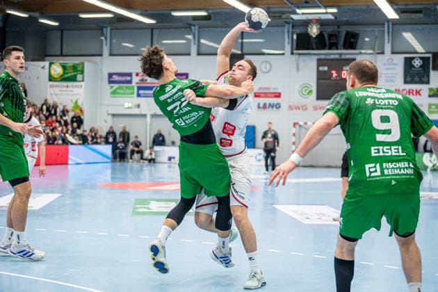 2. Handball Bundesliga; TV Hüttenberg - Eulen Ludwigshafen, 26.12.25 Paul Ohl (TV Hüttenberg, 10), Finn Leun (Eulen Ludwigshafen, 37), Marc-Robin Eisel (Eulen Ludwigshafen, 9) 2. Handball Bundesliga; TV Hüttenberg - Eulen Ludwigshafen: Hüttenberg, 26.12.25 Copyright: xBEAUTIFULxSPORTS Roeczeyx