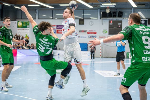 2. Handball Bundesliga; TV Hüttenberg - Eulen Ludwigshafen, 26.12.25 Paul Ohl (TV Hüttenberg, 10), Finn Leun (Eulen Ludwigshafen, 37), Marc-Robin Eisel (Eulen Ludwigshafen, 9) 2. Handball Bundesliga; TV Hüttenberg - Eulen Ludwigshafen: Hüttenberg, 26.12.25 Copyright: xBEAUTIFULxSPORTS Roeczeyx