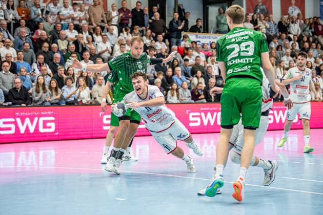 2. Handball Bundesliga; TV Hüttenberg - Eulen Ludwigshafen, 26.12.25 Lasse Ohl (TV Hüttenberg, 11), Frederic Stüber (Eulen Ludwigshafen, 2), Friedrich Schmitt (Eulen Ludwigshafen, 29) 2. Handball Bundesliga; TV Hüttenberg - Eulen Ludwigshafen: Hüttenberg, 26.12.25 Copyright: xBEAUTIFULxSPORTS Roeczeyx