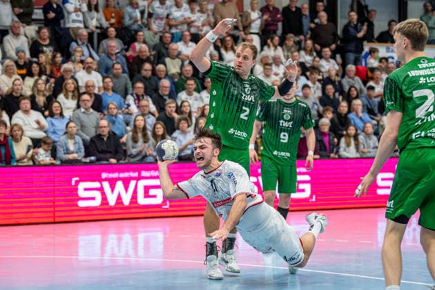 2. Handball Bundesliga; TV Hüttenberg - Eulen Ludwigshafen, 26.12.25 Lasse Ohl (TV Hüttenberg, 11), Frederic Stüber (Eulen Ludwigshafen, 2), Marc-Robin Eisel (Eulen Ludwigshafen, 9) 2. Handball Bundesliga; TV Hüttenberg - Eulen Ludwigshafen: Hüttenberg, 26.12.25 Copyright: xBEAUTIFULxSPORTS Roeczeyx