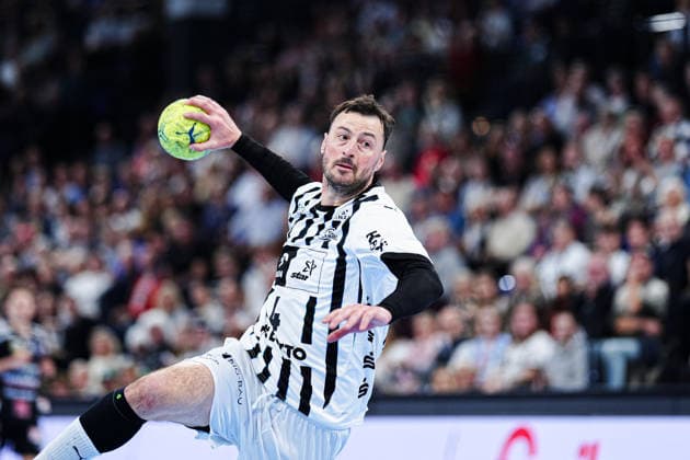 Wurf Tor Domagoj Duvnjak (THW Kiel, 04) GER, THW Kiel vs. HC Erlangen, Handball, 1. Bundesliga, Spieltag 19, Saison 2025 2026, 26.12.2025 GER, THW Kiel vs. HC Erlangen, Handball, 1. Bundesliga, Spieltag 19, Saison 2025 2026, 26.12.2025 Kiel Copyright: xEibner-Pressefoto MarcelxvonxFehrnx EP_MFN