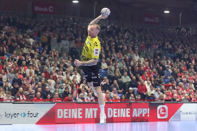 26.12.2025, xtgx, Handball Daikin HBL MT Melsungen - TVB Stuttgart emspor, v.l. Patrick Zieker (Stuttgart, 25) wirft Tor, Torschuetze, erzielt Tor, Treffer, scores the goal Kassel