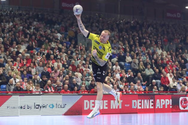 26.12.2025, xtgx, Handball Daikin HBL MT Melsungen - TVB Stuttgart emspor, v.l. Patrick Zieker (Stuttgart, 25) wirft Tor, Torschuetze, erzielt Tor, Treffer, scores the goal Kassel