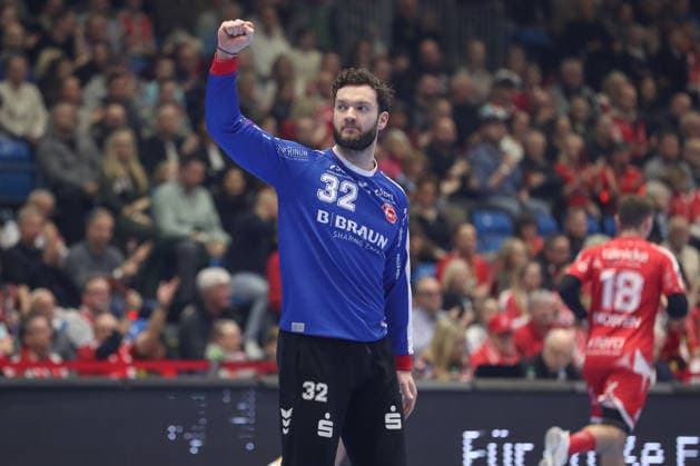 26.12.2025, xtgx, Handball Daikin HBL MT Melsungen - TVB Stuttgart emspor, v.l. Kristof Palasics (Melsungen, 32) Jubelt ueber gehaltenen Ball, abgewehrt, gehalten, Torhueter Kassel