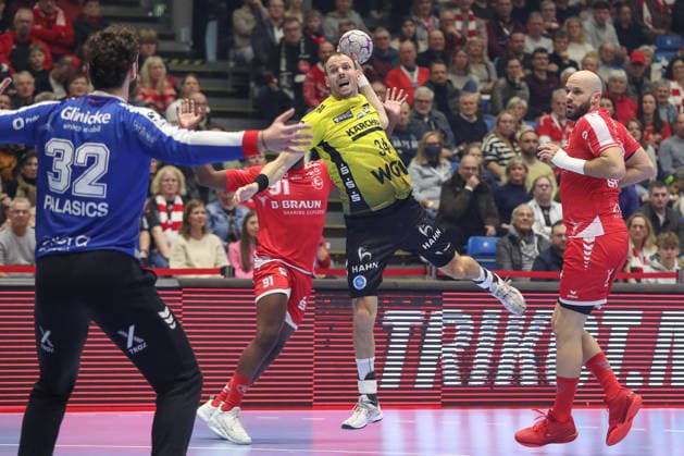 26.12.2025, xtgx, Handball Daikin HBL MT Melsungen - TVB Stuttgart emspor, v.l Kai Haefner (Häfner, Stuttgart, 34) wirft Tor, Torschuetze, erzielt Tor, Treffer, scores the goal Kassel