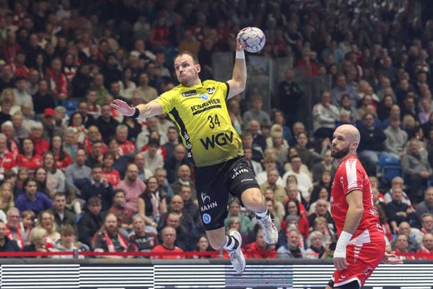 26.12.2025, xtgx, Handball Daikin HBL MT Melsungen - TVB Stuttgart emspor, v.l. Kai Haefner (Häfner, Stuttgart, 34) wirft Tor, Torschuetze, erzielt Tor, Treffer, scores the goal Kassel