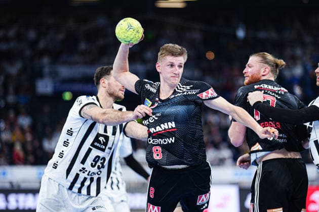 Wurf Tor Sander Andreassen Oeverjordet (HC Erlangen, 08) GER, THW Kiel vs. HC Erlangen, Handball, 1. Bundesliga, Spieltag 19, Saison 2025 2026, 26.12.2025 GER, THW Kiel vs. HC Erlangen, Handball, 1. Bundesliga, Spieltag 19, Saison 2025 2026, 26.12.2025 Kiel Copyright: xEibner-Pressefoto MarcelxvonxFehrnx EP_MFN