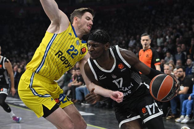 PARTIZAN vs MACCABI TEL AVIV ISAAC BONGA Ajzak Bonga vs TJ LEAF Tidzej Lif basketball Partizana vs Maccbi Tel Aviv Euroleague, Beogradska arena, Belgrade 26.12.2025 Foto: BASKETBALL, EUROLEAGUE, PARTIZAN, MACCABI TEL AVIV Belgrade Belgrade arena Serbia Copyright: xMarkoxMetlas xMNxPressx