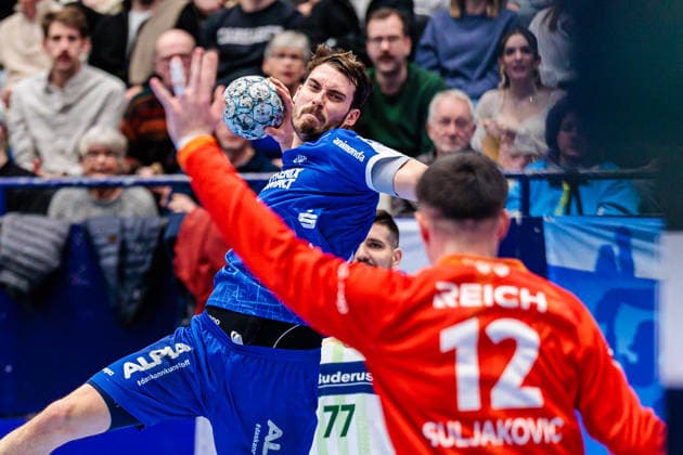 v.l. Hendrik Wagner (TBV Lemgo Lippe, 28), Anadin Suljakovic (HSG Wetzlar, 12) GER, TBV Lemgo Lippe vs. HSG Wetzlar, Handball, 1. Bundesliga, 19. Spieltag, Spielzeit 2025 2026, 26.12.2025 GER, TBV Lemgo Lippe vs. HSG Wetzlar, Handball, 1. Bundesliga, 19. Spieltag, Spielzeit 2025 2026, 26.12.2025 Lemgo Copyright: xEibner-Pressefoto JanxRollingerx EP_JSK