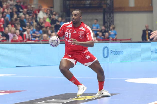 26.12.2025, xtgx, Handball Daikin HBL MT Melsungen - TVB Stuttgart emspor, v.l. Sadou Ntanzi (Melsungen, 91) am Ball, plays the ball Kassel