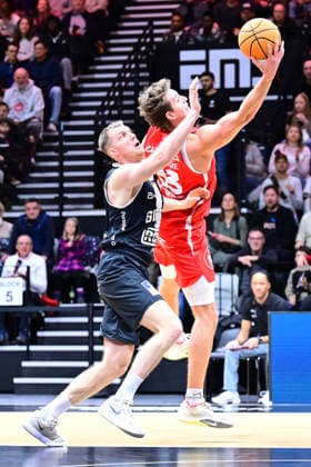 26.12.2025 - Basketball - Saison 2025 2026 - 2. Bundesliga Pro-A - 15. Spieltag: Nürnberg Falcons Basketball Club NBC - Giessen 46ers - AlSch - xalxscx - Till Gloger (18, Giessen 46ers ) Brandton Dean Chatfield (33, Nürnberg Falcons BC NBC )