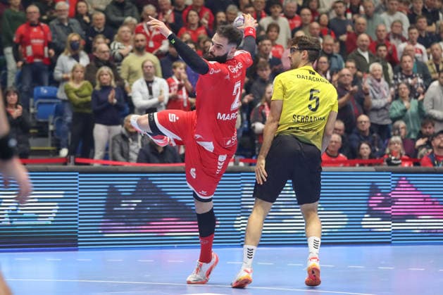 26.12.2025, xtgx, Handball Daikin HBL MT Melsungen - TVB Stuttgart emspor, v.l. Ruben Marchan (Melsungen, 2) wirft Tor, Torschuetze, erzielt Tor, Treffer, scores the goal Kassel