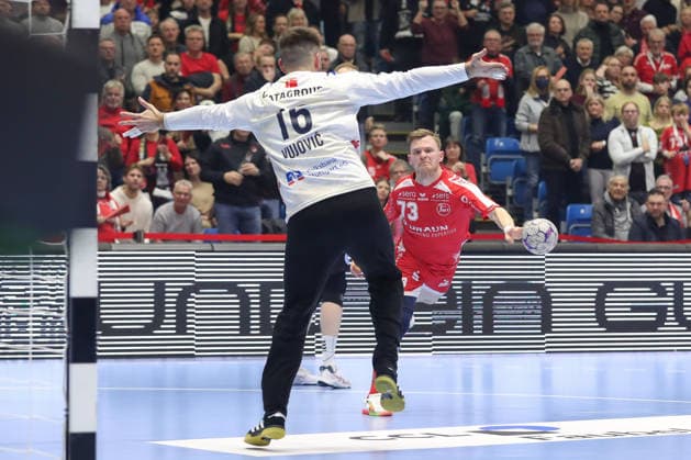 26.12.2025, xtgx, Handball Daikin HBL MT Melsungen - TVB Stuttgart emspor, v.l. Timo Kastening (Melsungen, 73) wirft Tor, Torschuetze, erzielt Tor, Treffer, scores the goal Kassel