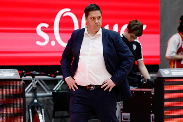 Im Bild: Head-Coach Sasa Filipovski (Wuerzburg Baskets) 26.12.2025, Fitness First Wuerzburg Baskets vs. VET-CONCEPT Gladiators Trier, easyCredit BBL, 12. Spieltag, Deutschland, 97072, tectake-Arena Wuerzburg, Copyright: HMBxMedia xHeikoxBecker
