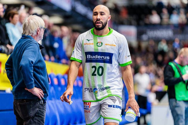 David Cyrill Akakpo (HSG Wetzlar, 20) ist enttaeuscht traurig nach 28:25 Niederlage GER, TBV Lemgo Lippe vs. HSG Wetzlar, Handball, 1. Bundesliga, 19. Spieltag, Spielzeit 2025 2026, 26.12.2025 GER, TBV Lemgo Lippe vs. HSG Wetzlar, Handball, 1. Bundesliga, 19. Spieltag, Spielzeit 2025 2026, 26.12.2025 Lemgo Copyright: xEibner-Pressefoto JanxRollingerx EP_JSK