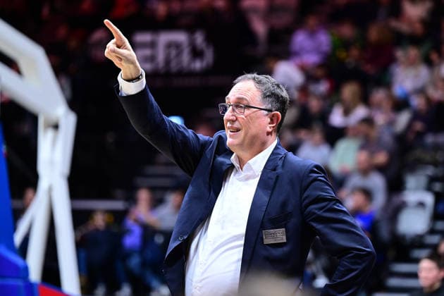 26.12.2025 - Basketball - Saison 2025 2026 - 2. Bundesliga Pro-A - 15. Spieltag: Nürnberg Falcons Basketball Club NBC - Giessen 46ers - AlSch - xalxscx - Branislav Ignjatovic (Trainer Headcoach JobStairs Giessen 46ers ) zeigt an gestikuliert dirigiert gibt anweisungen
