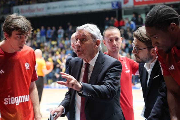 Neuer Bayern-Coach: Svetislav Pesic, GER, Frankfurt Skyliners vs. FC Bayern Muenchen, Basketball-Bundesliga, easyCredit BBL, 12. Spieltag, Saison 2025-26, 26.12.2025, GER, Frankfurt Skyliners vs. FC Bayern Muenchen, Basketball-Bundesliga, easyCredit BBL, 12. Spieltag, Saison 2025-26, 26.12.2025, Koeln Copyright: xEibner-Pressefoto JoergxNiebergax EP_JNL