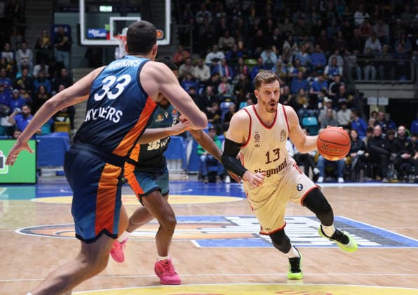 Andreas Obst (Bayern Muenchen 13), GER, Frankfurt Skyliners vs. FC Bayern Muenchen, Basketball-Bundesliga, easyCredit BBL, 12. Spieltag, Saison 2025-26, 26.12.2025, GER, Frankfurt Skyliners vs. FC Bayern Muenchen, Basketball-Bundesliga, easyCredit BBL, 12. Spieltag, Saison 2025-26, 26.12.2025, Koeln Copyright: xEibner-Pressefoto JoergxNiebergax EP_JNL