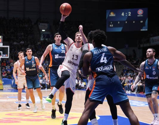 Andreas Obst (Bayern Muenchen 13), GER, Frankfurt Skyliners vs. FC Bayern Muenchen, Basketball-Bundesliga, easyCredit BBL, 12. Spieltag, Saison 2025-26, 26.12.2025, GER, Frankfurt Skyliners vs. FC Bayern Muenchen, Basketball-Bundesliga, easyCredit BBL, 12. Spieltag, Saison 2025-26, 26.12.2025, Koeln Copyright: xEibner-Pressefoto JoergxNiebergax EP_JNL