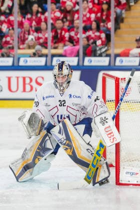 DAVOS, SWITZERLAND - DECEMBER 26: goalkeeper Joshua Kotai of U.S. Collegiate Selects in action during the Spengler Cup Davos match between Team Canada and U.S Collegiate Selects at Zondacrypto-Arena on December 26, 2025 in Davos, Switzerland. Davos Zondacrypto-Arena Graubunden Switzerland Copyright: xJustPictures.ch JarixPestelaccix jp-en-EuSpIm-JP4_JAR_SpenglerCup_Canada_USCollegiate_26Dec2025_0005