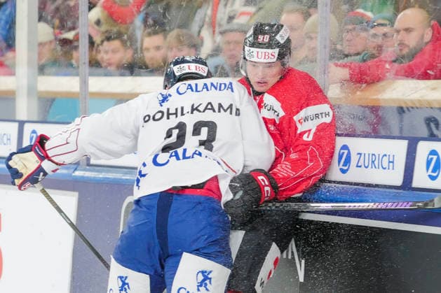 DAVOS, SWITZERLAND - DECEMBER 26: Eric Pohlkamp of U.S. Collegiate Selects L) against Anthony Richard of Team Canada R) during the Spengler Cup Davos match between Team Canada and U.S Collegiate Selects at Zondacrypto-Arena on December 26, 2025 in Davos, Switzerland. Davos Zondacrypto-Arena Graubunden Switzerland Copyright: xJustPictures.ch JarixPestelaccix jp-en-EuSpIm-JP4_JAR_SpenglerCup_Canada_USCollegiate_26Dec2025_0014