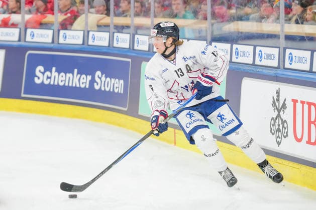 DAVOS, SWITZERLAND - DECEMBER 26: T.J. Hughes of U.S. Collegiate Selects in action during the Spengler Cup Davos match between Team Canada and U.S Collegiate Selects at Zondacrypto-Arena on December 26, 2025 in Davos, Switzerland. Davos Zondacrypto-Arena Graubunden Switzerland Copyright: xJustPictures.ch JarixPestelaccix jp-en-EuSpIm-JP4_JAR_SpenglerCup_Canada_USCollegiate_26Dec2025_0018