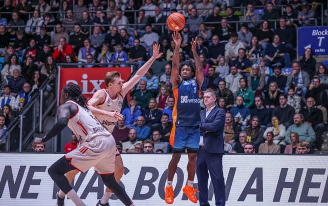 GER, Frankfurt, Frankfurt Skyliners vs FC Bayern München, easyCredit Basketball Bundesliga, Basketball, DBB, Spielzeit 2025 2026, Fraport Arena, 12. Spieltag im Bild: Isaiah Swope (Frankfurt Skyliners 1) DFB DFL REGULATIONS PROHIBIT ANY USE OF PHOTOGRAPHS AS IMAGE SEQUENCES AND OR QUASI-VIDEO, 26.12.2025 Copyright: HMBxMedia HendrikxHamelau