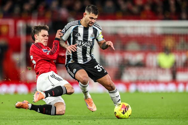 Premier League Manchester United, ManU v Newcastle United Bruno Guimaraes of Newcastle United is tackled by Manuel Ugarte of Manchester Untied during the Premier League match Manchester United vs Newcastle United at Old Trafford, Manchester, United Kingdom, 26th December 2025 (Photo by Alfie Cosgrove News Images) Manchester Old Trafford Greater Manchester United Kingdom Copyright: xAlfiexCosgrove NewsxImagesx