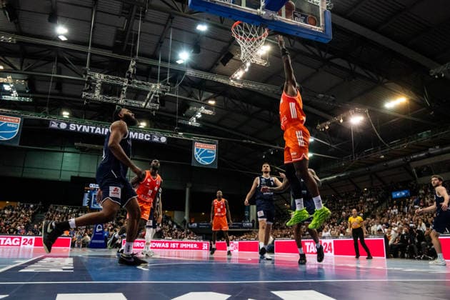 GER, easy-Credit Basketball-Bundesliga, Syntainics MBC - Niners Chemnitz. 26.12.2025, QUARTERBACK Immobilien ARENA, Leipzig, GER, easy-Credit Basketball-Bundesliga, Syntainics MBC - Niners Chemnitz. John Edward Newman III (Niners Chemnitz, 9) Â Foto Alexander Trienitz Leipzig QUARTERBACK Immobilien ARENA Sachsen Deutschland